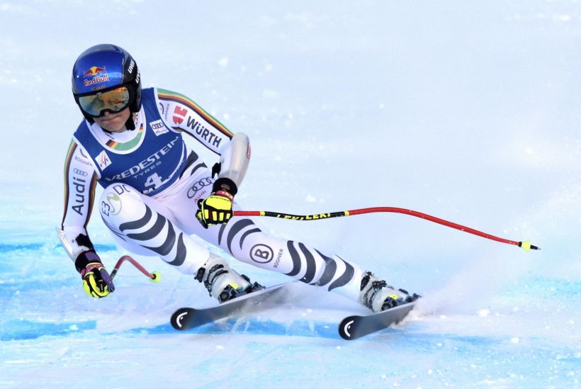 Sci alpino discesa libera Goggia vince, Aicher cade e il telecronista Rai Enrico Cattaneo diventa virale