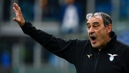 Supercoppa, Napoli-Fiorentina e lo striscione che offende la Lazio: c’entra Sarri?  