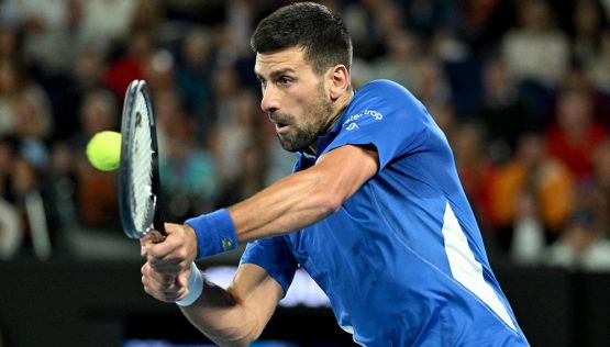 Australian Open un Djokovic altalenante batte Popyrin in quattro set e trova Etcheverry al 3° turno