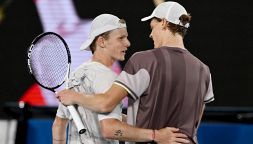 Tennis Australian Open: il fair play di Sinner, Cobolli con l’esultanza per De Rossi e Djokovic versione “fighter”