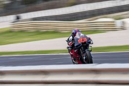 MotoGP, Gresini presenta la Ducati 2024. Marquez entusiasta ma cauto: "Devo imparare da Bagnaia e Martin"