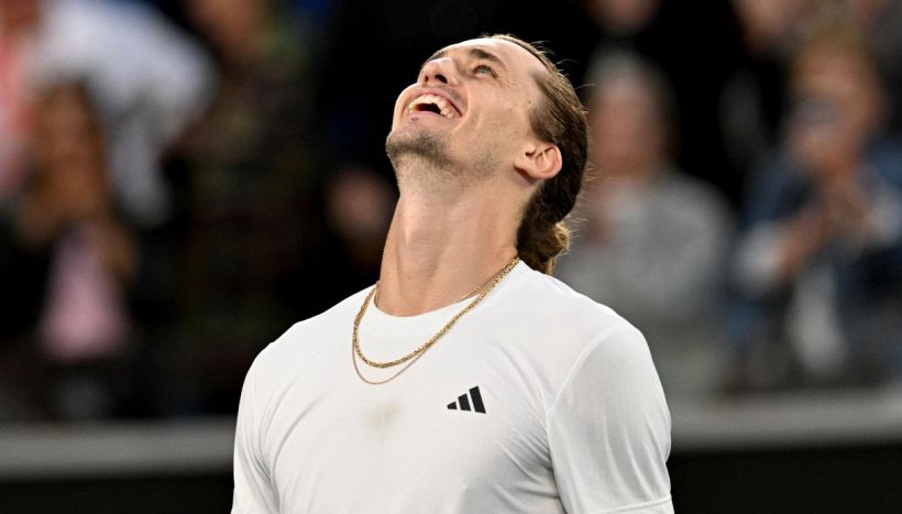 Tennis Australian Open, Zverev fa fuori Alcaraz! In semifinale affronterà Medvedev, che ha eliminato Hurkacz