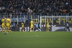 Inter-Verona, Dimarco e Acerbi contro Henry: i due nerazzurri sotto accusa ma arriva la replica dell'esterno