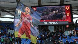 Roma-Verona: l’Olimpico ai piedi di Mourinho ma la Sud non risparmia fischi a Pellegrini e Smalling