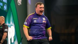 Darts, anche in Premier League tutti pazzi per Luke Littler: a meno di 17 anni può diventare campione del mondo