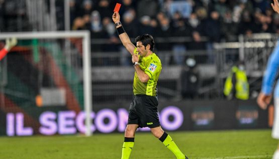 Serie A, gli arbitri della 30a giornata: le designazioni di tutte le partite. Fiorentina-Milan a Maresca