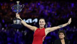 Australian Open, Sabalenka non dà scampo a Zheng: è bis a Melbourne dopo un torneo strepitoso