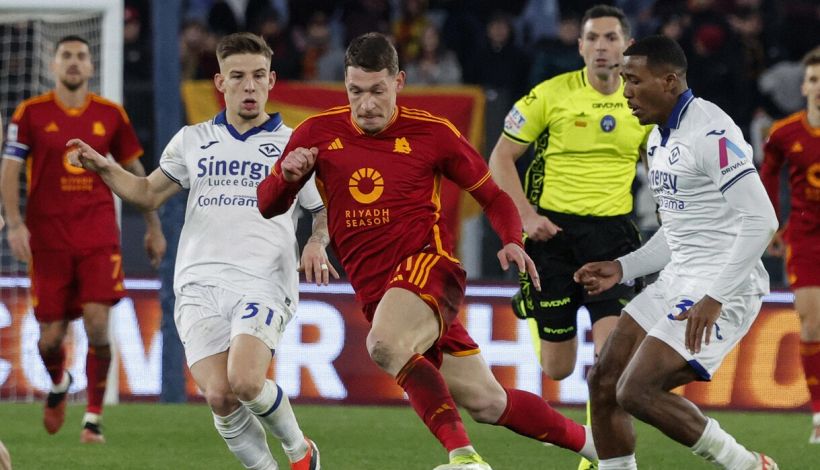 Roma-Verona, moviola: dubbi su rigore, gol annullato e giallo a Paredes