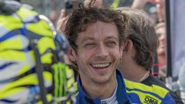 MotoGp: Valentino Rossi torna in pista e sfida Bagnaia e Marquez nel crossover con la Superbike a Portimao