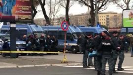 Coppa Italia, Cori e petardi fuori lo Olimpico prima del derby. La città si prepara al match