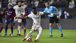 Supercoppa Spagna: Ancelotti e Vinicius record, il Real travolge il Barcellona, Xavi sotto accusa