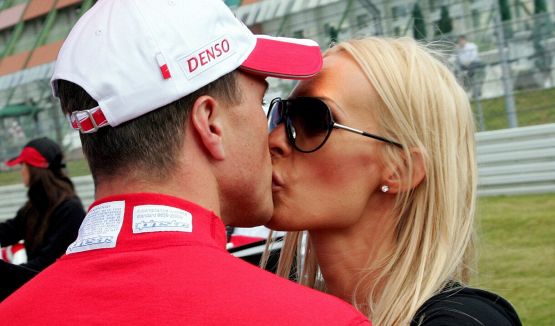 Schumacher, l'ex moglie del fratello Ralf espulsa dalla tv: c'era il rischio di rivelazioni sull’ex Ferrari