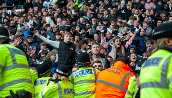 Inghilterra, terrore in FA Cup: sangue in campo, bimbi spaventati e gara sospesa 38’