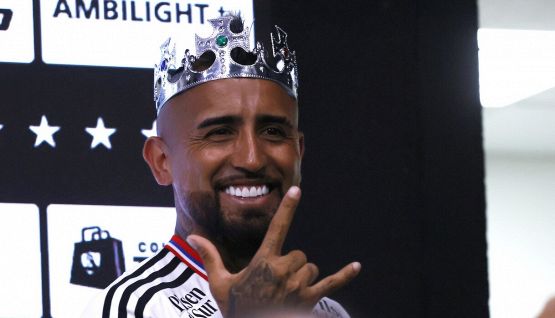 Vidal torna al Colo Colo, show mozzafiato: elicottero, cavallo e lacrime