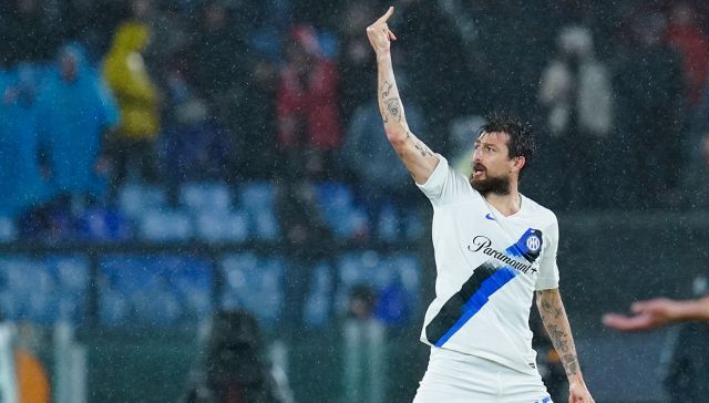 Roma-Inter, Inzaghi e Acerbi patteggiano per telefonata all'intervallo e dito medio ai tifosi: solo una multa