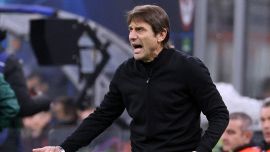 Napoli, Conte riapre a De Laurentiis: il domino di panchine in Europa è un assist per il presidente azzurro