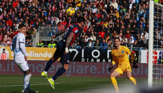 Cagliari-Napoli, moviola: gol annullato e rigore negato, le proteste sarde