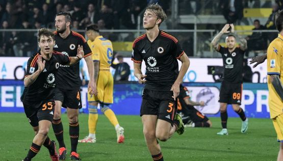 Pagelle di Frosinone-Roma 0-3: Huijsen, croce e delizia. Esce Lukaku e si sveglia Azmoun. Paredes leader