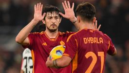 Roma-Feyenoord, frecciate e fair play: Dybala non dimentica e sfotte gli olandesi, Azmoun consola Jahanbakhsh