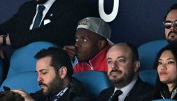 Crisi Napoli, Osimhen in tribuna al Maradona guarda i suoi compagni dopo il "rifiuto"