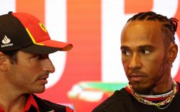 F1, Sainz meglio di Leclerc: Ferrari nella bufera in Spagna per la scelta del partner di Hamilton