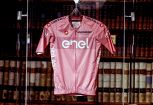 Giro d'Italia 2024: Nibali presenta la nuova maglia rosa, omaggio al Grande Torino. Le foto