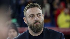 Roma assente ai funerali di Losi, De Rossi si scusa con il figlio: 'Sono imbarazzato, ho sbagliato'
