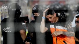 Cile, Supercoppa Huachipato-Colo Colo sospesa per violenze sugli spalti: Vidal furioso. Foto