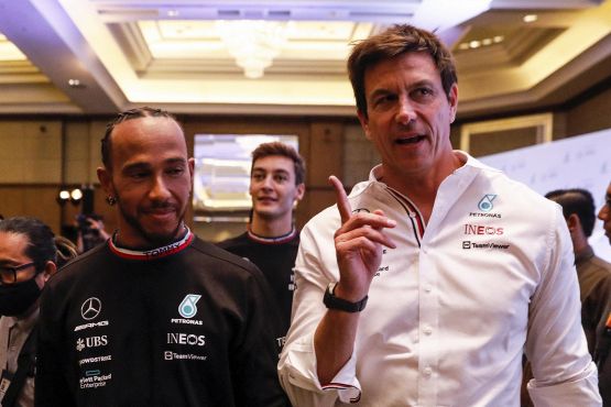 F1, Mercedes, svelata la W15 per il 2024, l'ultima guidata da Hamilton: torna l'argento ma ci sono novità