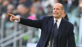 Juventus, il club celebra il record di Allegri che supera quota 1000 punti in A ma i tifosi chiedono l’addio