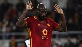 Roma-Torino, Lukaku in panchina e Smalling titolare: De Rossi torna al 3-5-2 e spiazza i tifosi