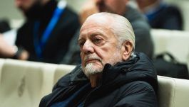 Napoli, De Laurentiis nel mirino dei social: la rispostaccia a Ugolini e i dati di Transfermarkt per Lindstrom