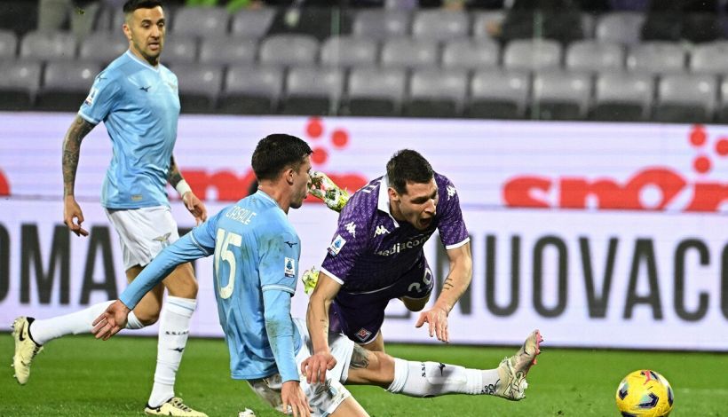 Fiorentina-Lazio, moviola: il rigore dubbio che fa infuriare Sarri e il fischietto in tasca