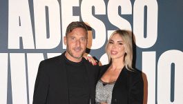 Totti e Noemi Bocchi ricompaiono in pubblico a Roma, per la prima del film dedicato a Marcello Lippi