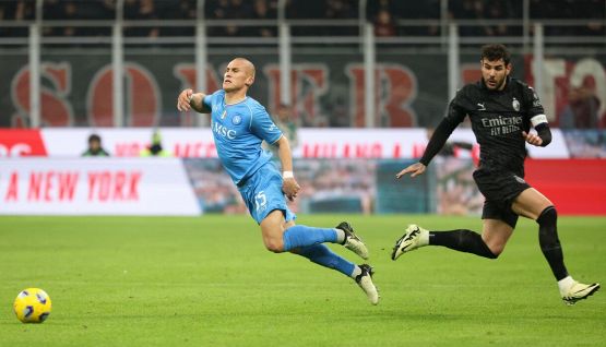 Milan-Napoli, moviola: Reclamati quattro rigori, la sentenza di Cesari e Marelli