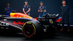 F1, Red Bull: presentata la RB20 di Verstappen che fa tanta paura. Chris Horner presente come nulla fosse