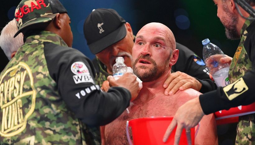 Boxe, la maledizione continua: Fury s'infortuna in allenamento, la sfida contro Usyk salta nuovamente