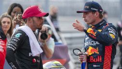 F1, Hamilton in Ferrari: Verstappen rompe il silenzio sul suo futuro in rosso e tira una frecciata a Lewis