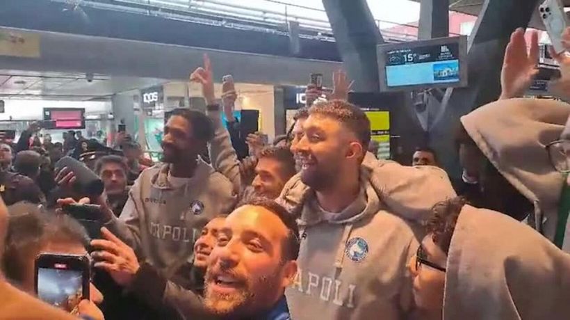 Basket, Gevi accolta da tifosi in festa in stazione a Napoli