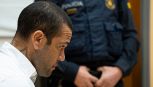 Dani Alves condannato a 4 anni e 6 mesi di carcere per violenza sessuale: l'ex Juve pronto a fare ricorso