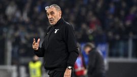 Lazio, le parole di Sarri scatenano il web: per i tifosi deve dimettersi