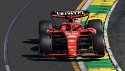 F1 GP Australia: capolavoro Sainz, doppietta Ferrari con Leclerc! Alba rossa a Melbourne, Verstappen si ritira