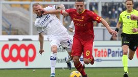 Lecce-Verona, moviola: Chiffi sbaglia quasi tutto, anche nella rissa da saloon