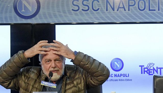 Napoli: De Laurentiis si presenta spontaneamente in Procura, è indagato per falso in bilancio