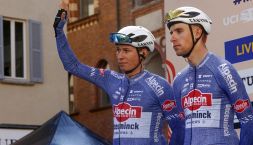 Ciclismo Milano-Sanremo, Philipsen trionfa di un'incollatura su Matthews. terzo Pogacar, Bettiol chiude quinto