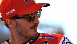 MotoGP, Bagnaia manda in delirio i tifosi a Chivasso: "Questa Ducati mi piace". L'allusione al rinnovo