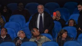 Napoli-Juventus, De Laurentiis urla di rabbia: “Non lo devono fare”, poi salta durante il coro anti bianconero