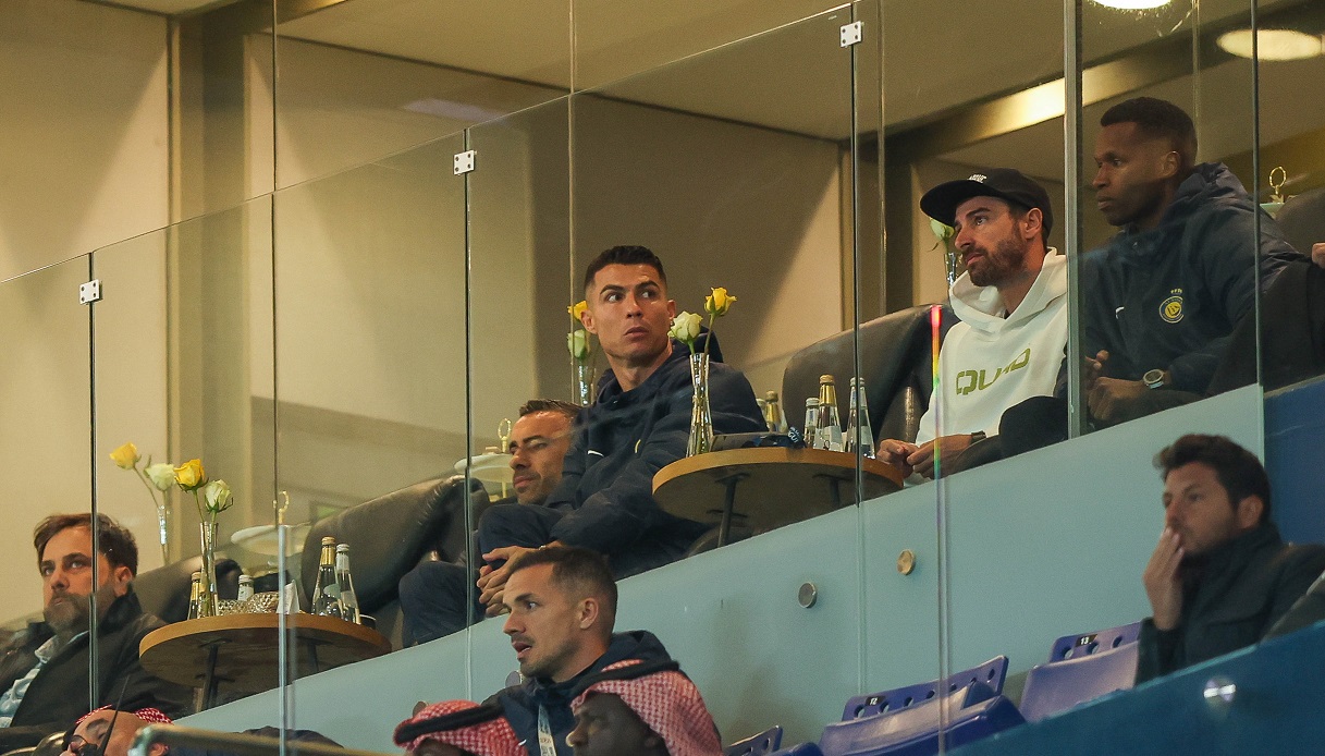 Cristiano Ronaldo in lacrime: CR7 piange in tribuna dopo la squalifica con l’Al Nassr