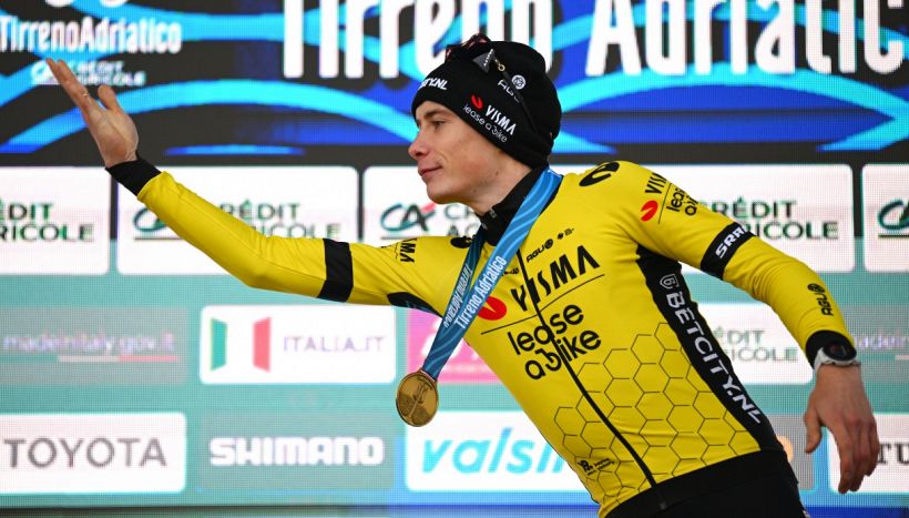 Ciclismo Tirreno-Adriatico, 6a tappa: Vingegaard fa il vuoto anche sul Petrano, Ayuso resiste all'attacco di Hindley