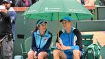 Tennis, Indian Wells: Sinner-Alcaraz, piove e Jannik offre riparo alla raccattapalle sotto l'ombrello